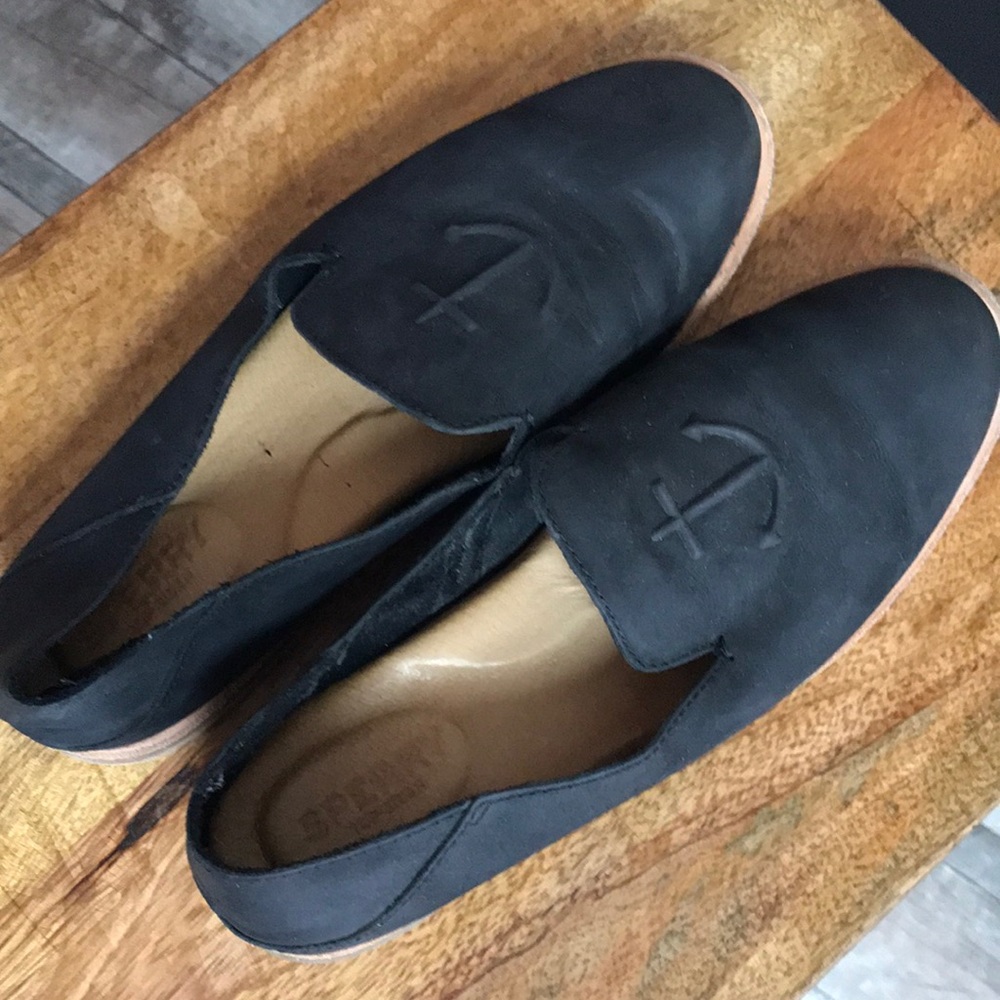 Sperry leather flats.